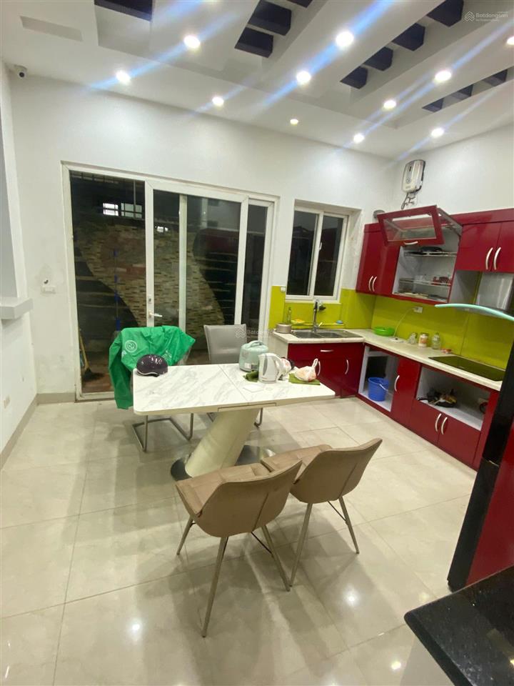 Cho thuê nhà riêng chiến thắng  văn quán. dt 75m2, 4 tầng, có nội thất, vị trí thoáng, ô tô đỗ cửa