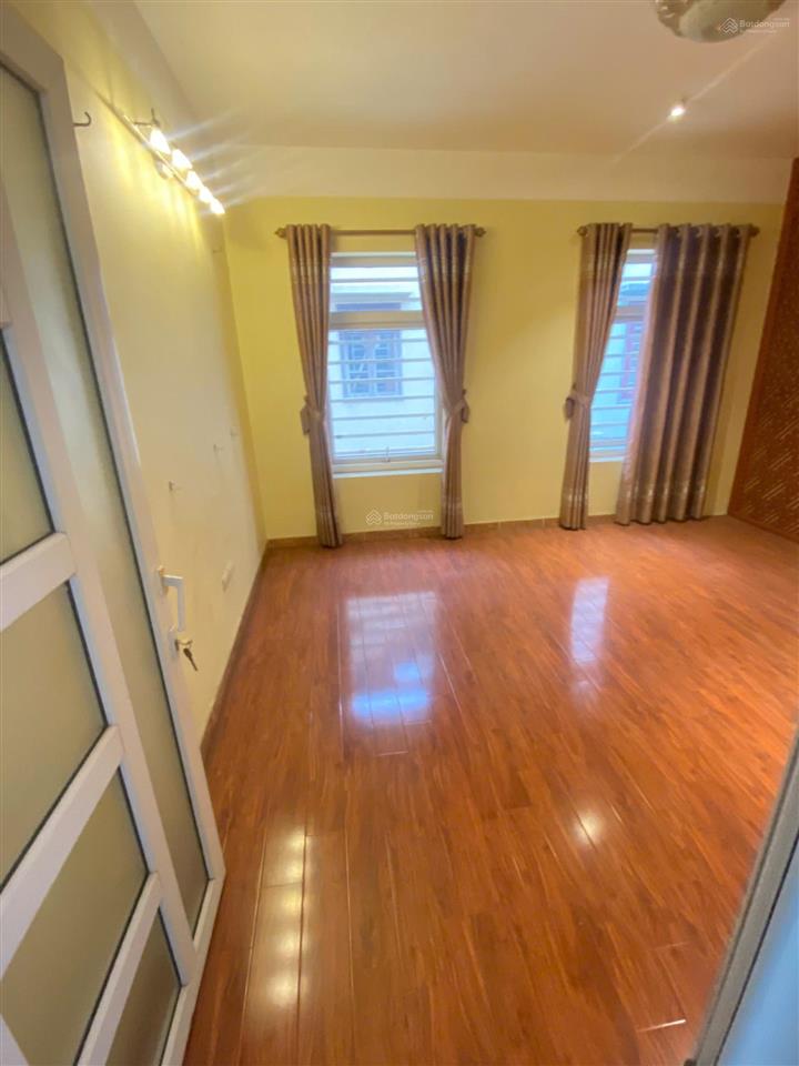 Cho thuê nhà riêng chiến thắng  văn quán. dt 75m2, 4 tầng, có nội thất, vị trí thoáng, ô tô đỗ cửa