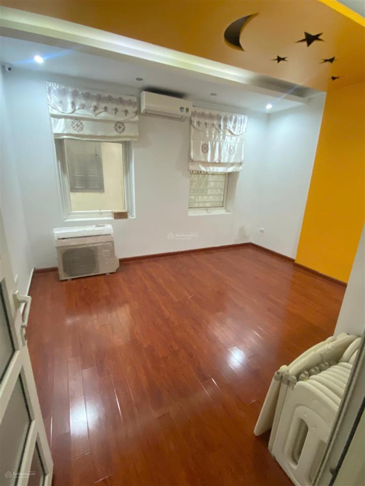 Cho thuê nhà riêng chiến thắng  văn quán. dt 75m2, 4 tầng, có nội thất, vị trí thoáng, ô tô đỗ cửa