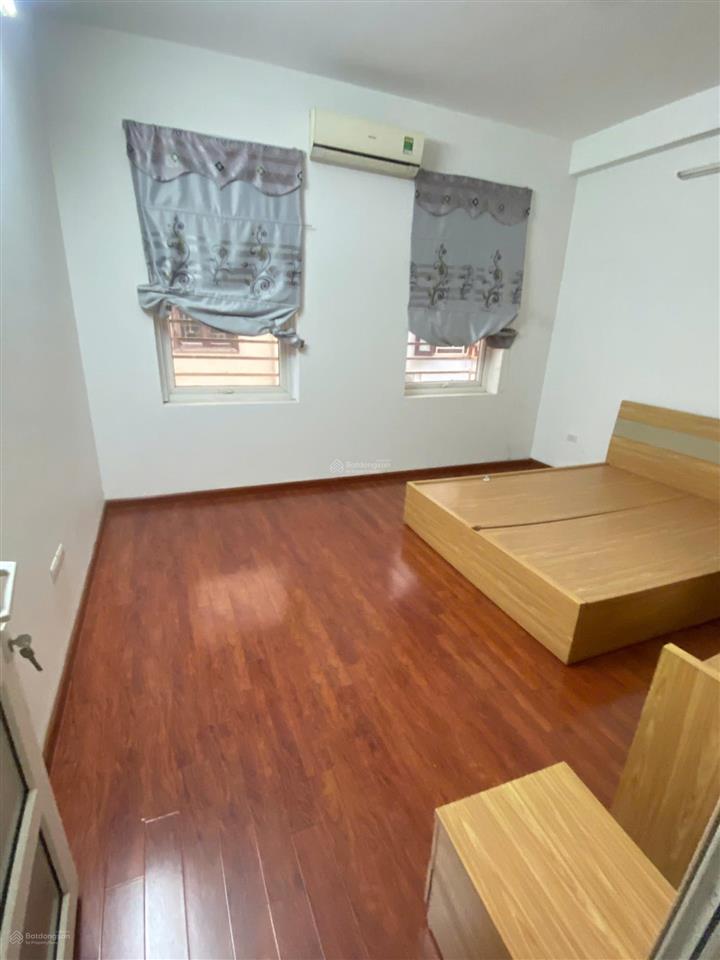 Cho thuê nhà riêng chiến thắng  văn quán. dt 75m2, 4 tầng, có nội thất, vị trí thoáng, ô tô đỗ cửa
