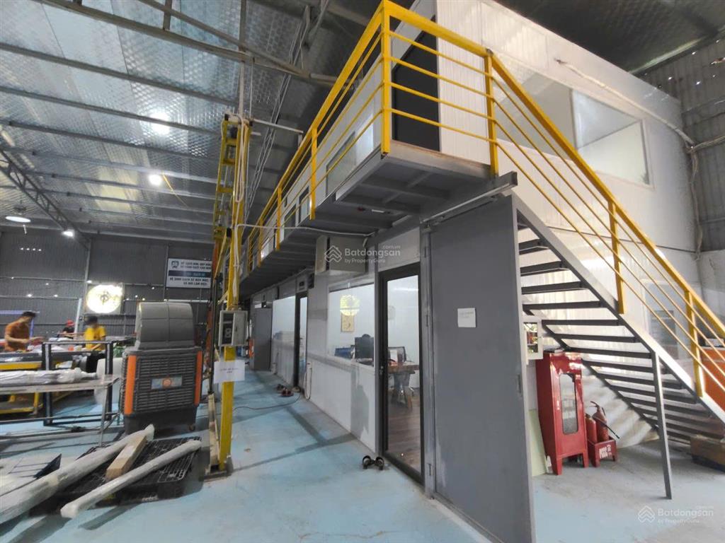 Cho thuê kho xưởng đại lộ thăng long  an khánh. dt 1300m2, kho đẹp, xe cont ra vào. giá rẻ