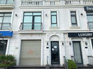 Cho thuê nhà vinhomes greenbay mễ trì. dt 95m2, mt 6.5m, 4 tầng 1 hầm, thang máy. kinh doanh+vp đẹp