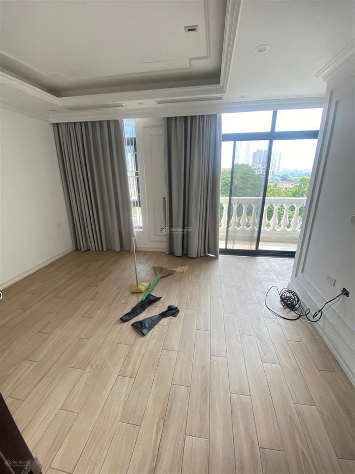 Cho thuê nhà vinhomes greenbay mễ trì. dt 95m2, mt 6.5m, 4 tầng 1 hầm, thang máy. kinh doanh+vp đẹp