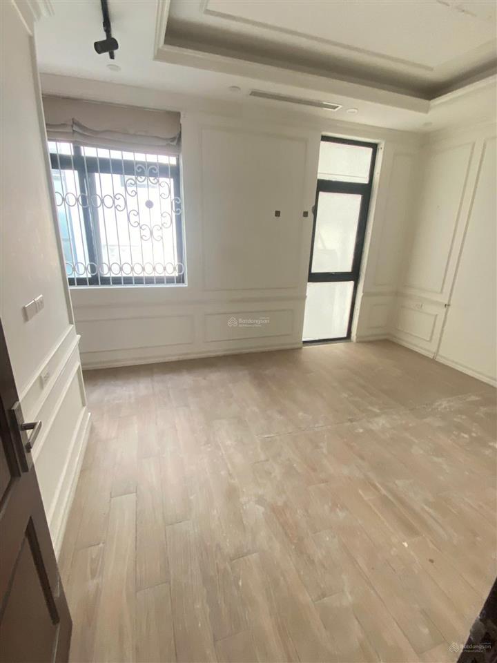 Cho thuê nhà vinhomes greenbay mễ trì. dt 95m2, mt 6.5m, 4 tầng 1 hầm, thang máy. kinh doanh+vp đẹp