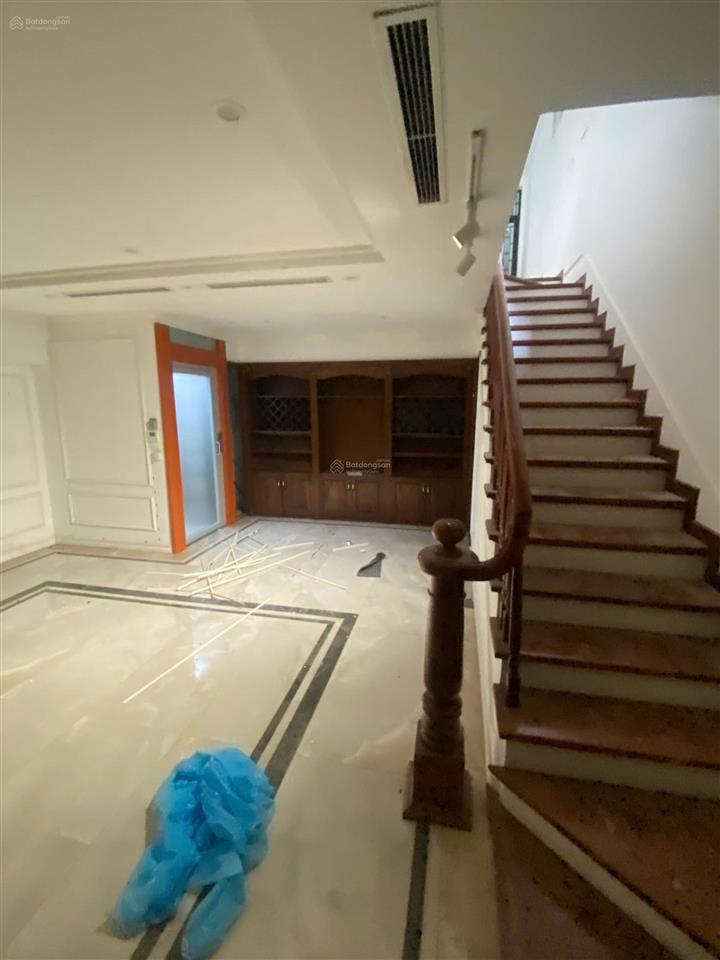 Cho thuê nhà vinhomes greenbay mễ trì. dt 95m2, mt 6.5m, 4 tầng 1 hầm, thang máy. kinh doanh+vp đẹp
