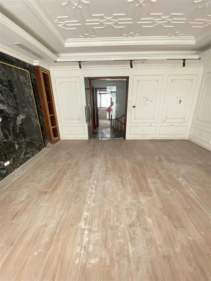 Cho thuê nhà vinhomes greenbay mễ trì. dt 95m2, mt 6.5m, 4 tầng 1 hầm, thang máy. kinh doanh+vp đẹp