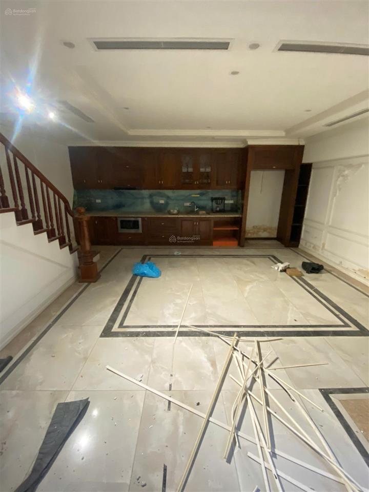 Cho thuê nhà vinhomes greenbay mễ trì. dt 95m2, mt 6.5m, 4 tầng 1 hầm, thang máy. kinh doanh+vp đẹp