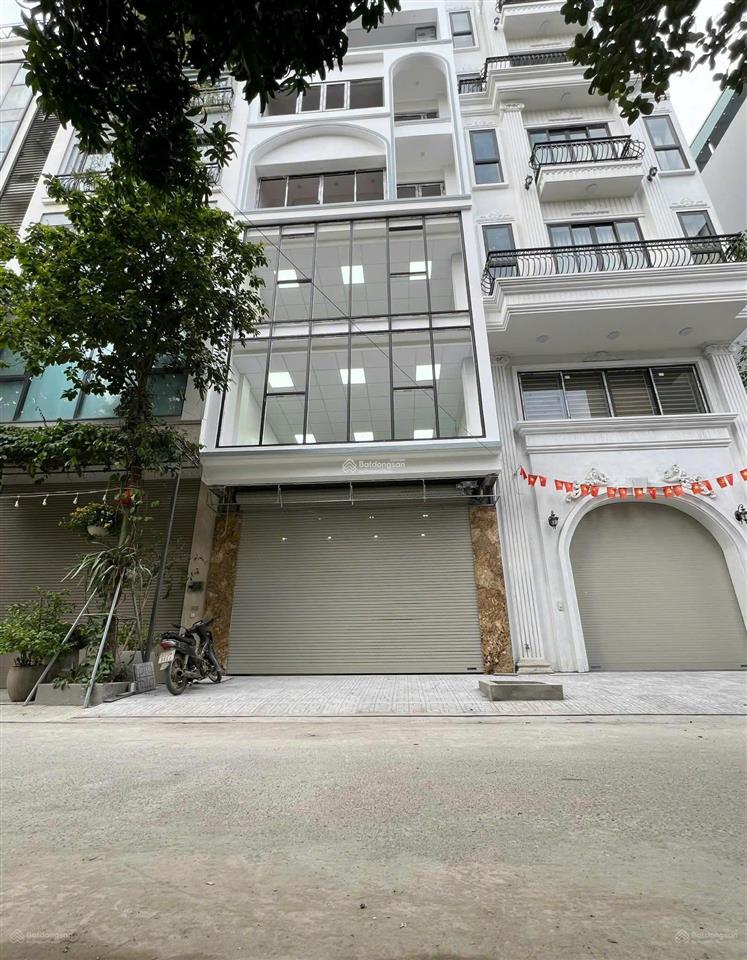 Cho thuê nhà nguyễn hoàng tôn, cạnh hồ tây. dt 100m2, 5 tầng, thang máy. phù hợp các mô hình