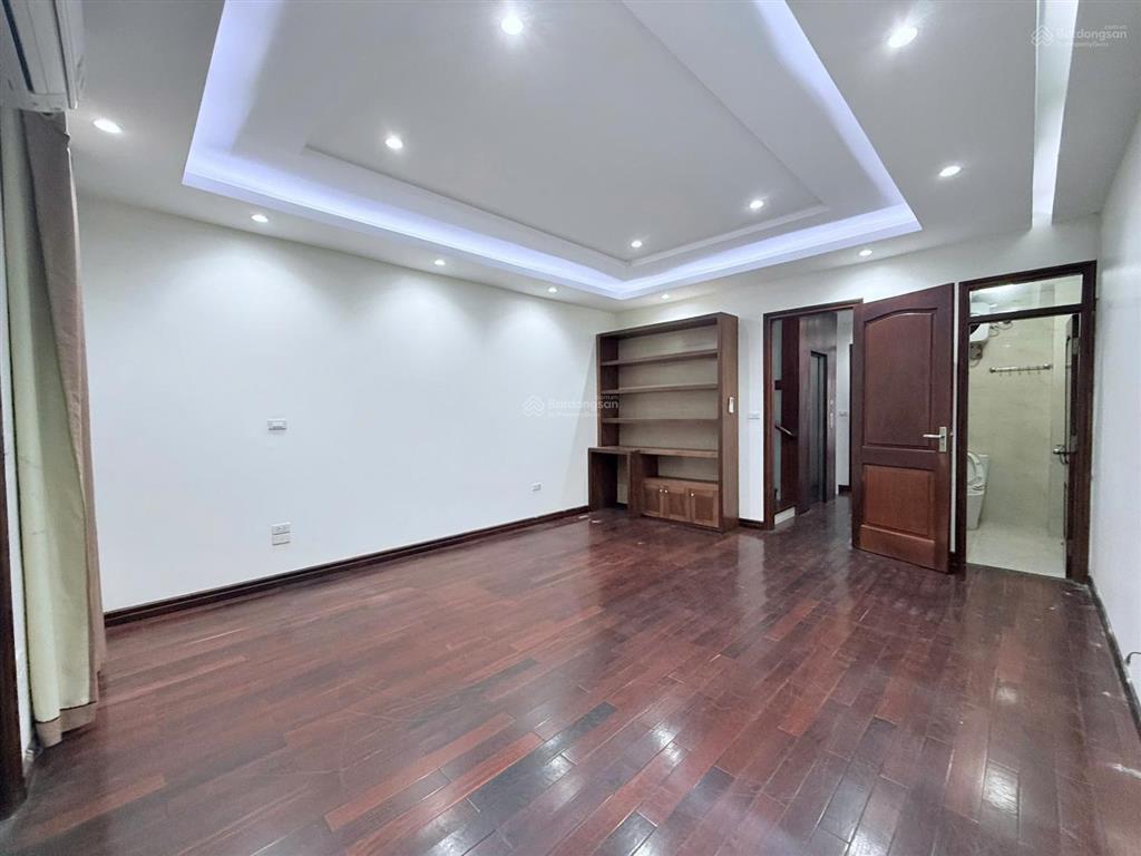 Cho thuê lk phố nguyễn hoàng tôn, tây hồ. dt 100m2, 5 tầng, thang máy. phù hợp các mô hình