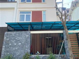 Cho thuê biệt thự làng việt kiều  nguyễn văn lộc. dt 150m2, 3 tầng, có điều hòa, giá tốt khu vực
