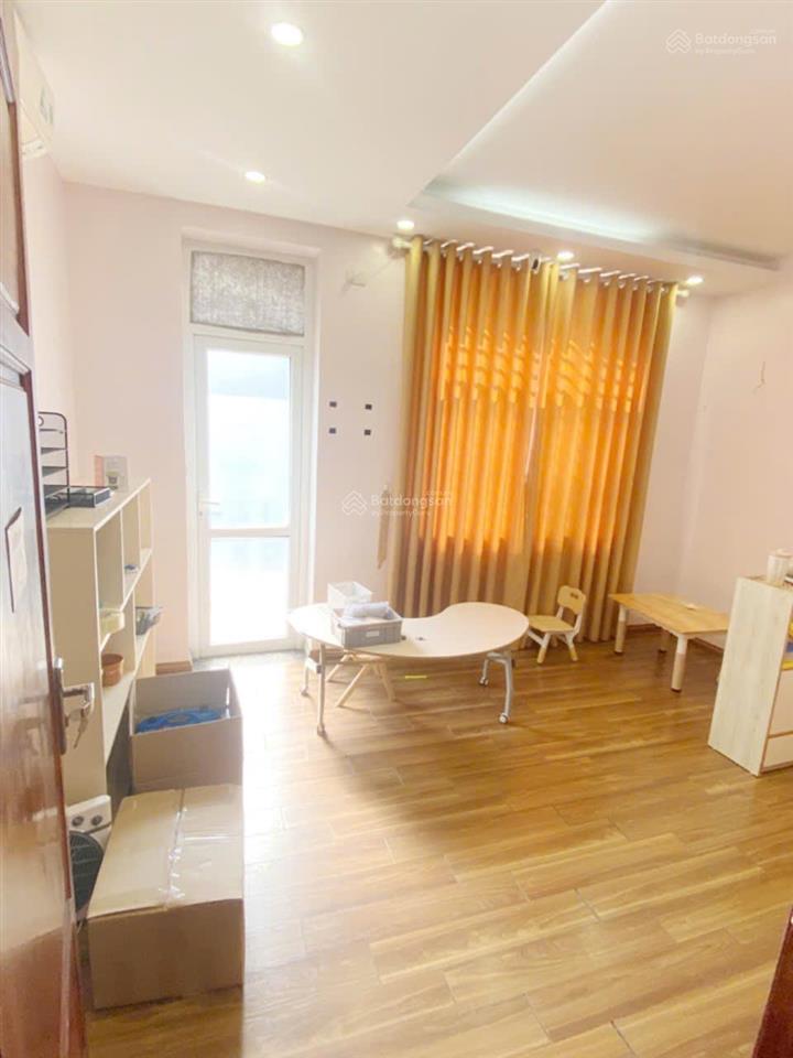 Cho thuê biệt thự làng việt kiều  nguyễn văn lộc. dt 150m2, 3 tầng, có điều hòa, giá tốt khu vực