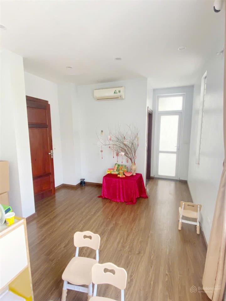 Cho thuê biệt thự làng việt kiều  nguyễn văn lộc. dt 150m2, 3 tầng, có điều hòa, giá tốt khu vực