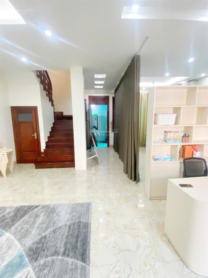 Cho thuê biệt thự làng việt kiều  nguyễn văn lộc. dt 150m2, 3 tầng, có điều hòa, giá tốt khu vực