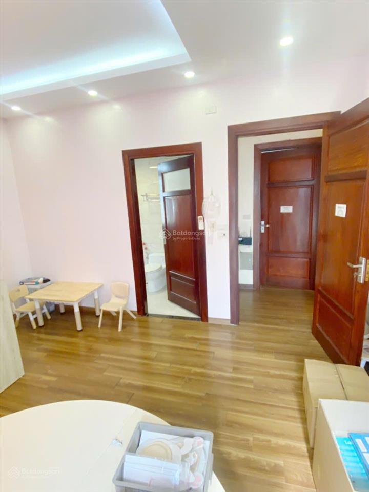 Cho thuê biệt thự làng việt kiều  nguyễn văn lộc. dt 150m2, 3 tầng, có điều hòa, giá tốt khu vực