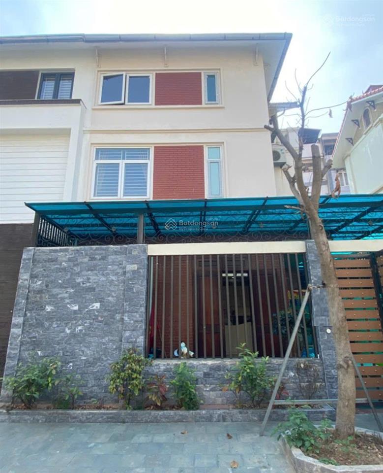 Cho thuê biệt thự làng việt kiều  nguyễn văn lộc. dt 150m2, 3 tầng, có điều hòa, giá tốt khu vực