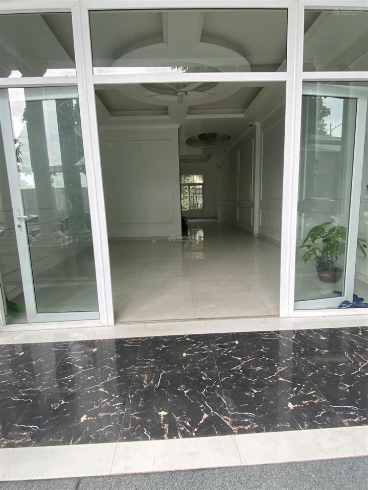 Cho thuê lẻ tầng 1+2 louis city, đại mỗ. dt 105m2, có thang máy, điều hòa. phù hợp vp+kd