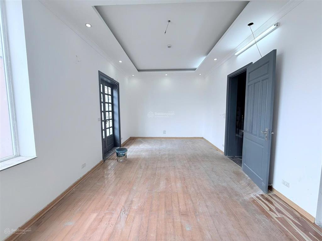 Cho thuê nhà mới đường phạm hùng  gần bến xe mỹ đình. dt 140m2, 4 tầng. ô tô tránh đỗ