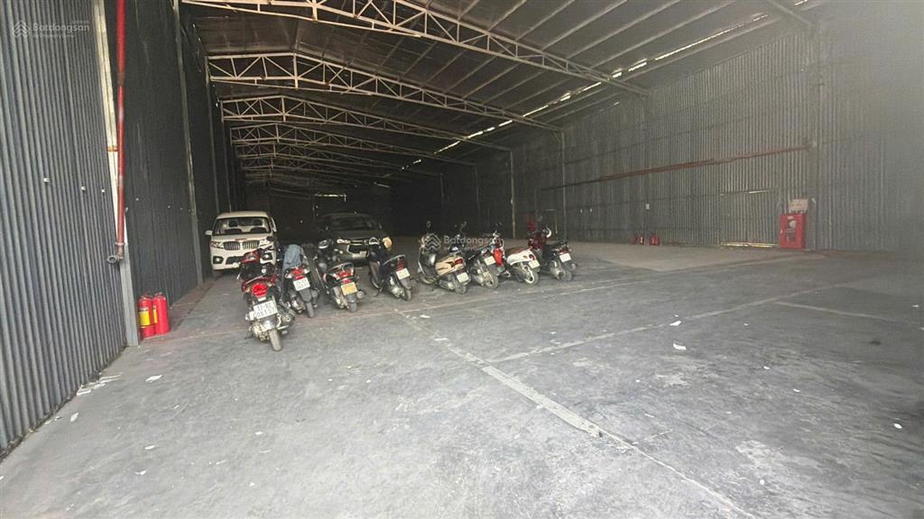 Cho thuê kho xưởng phú diễn  từ liêm. dt 900m2, xuất vat. có pccc vách tường, xe cont thoải mái