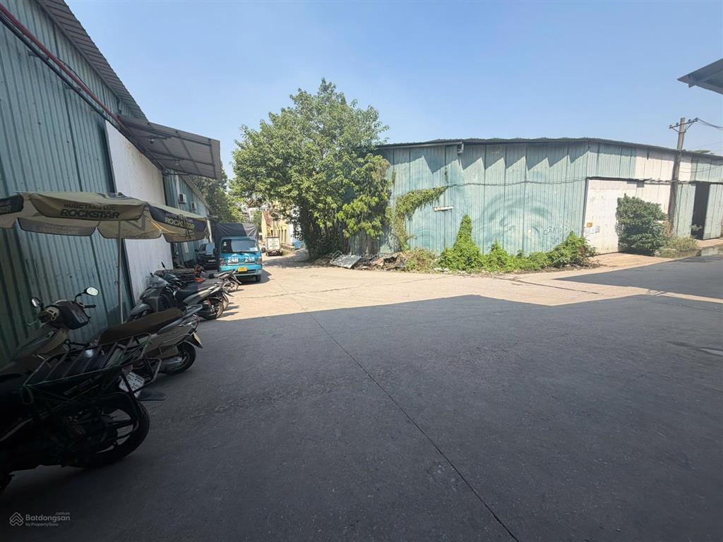 Cho thuê kho xưởng phú diễn  từ liêm. dt 900m2, xuất vat. có pccc vách tường, xe cont thoải mái