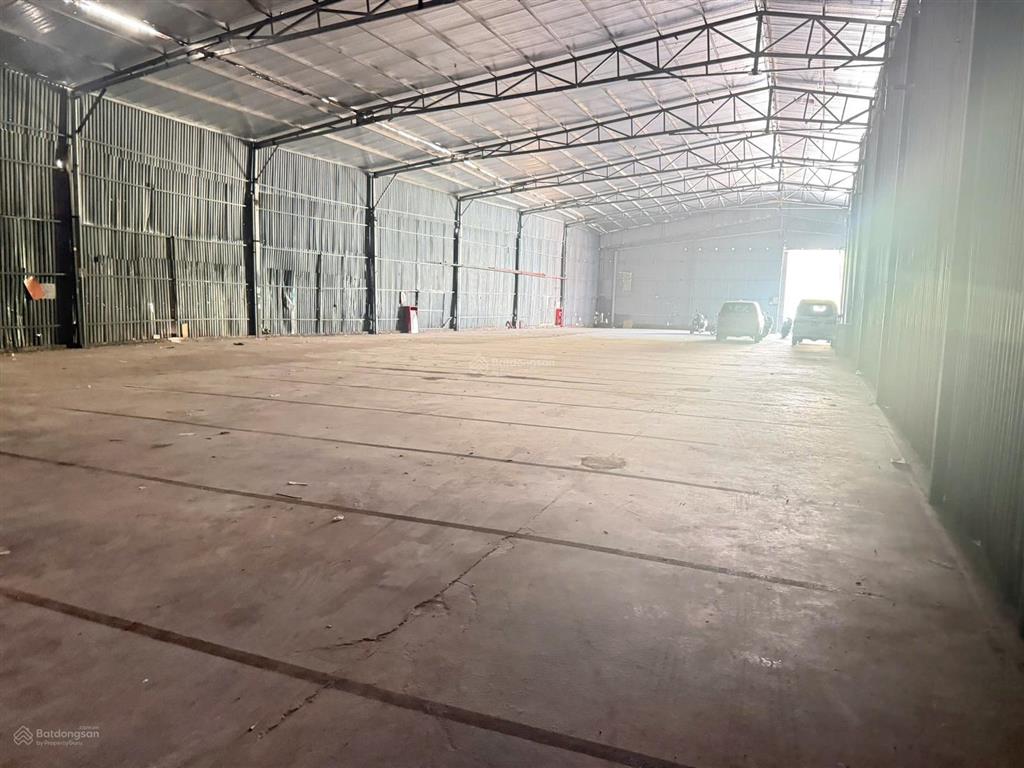 Cho thuê kho xưởng phú diễn  từ liêm. dt 900m2, xuất vat. có pccc vách tường, xe cont thoải mái