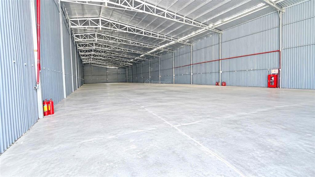 Cho thuê kho xưởng phú diễn  từ liêm. dt 900m2, xuất vat. có pccc vách tường, xe cont thoải mái