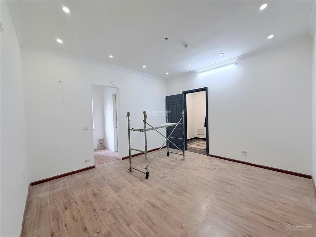 Cho thuê lk đường phạm hùng  gần bến xe mỹ đình. dt 140m2, 4 tầng. mt 8m. ô tô tránh đỗ
