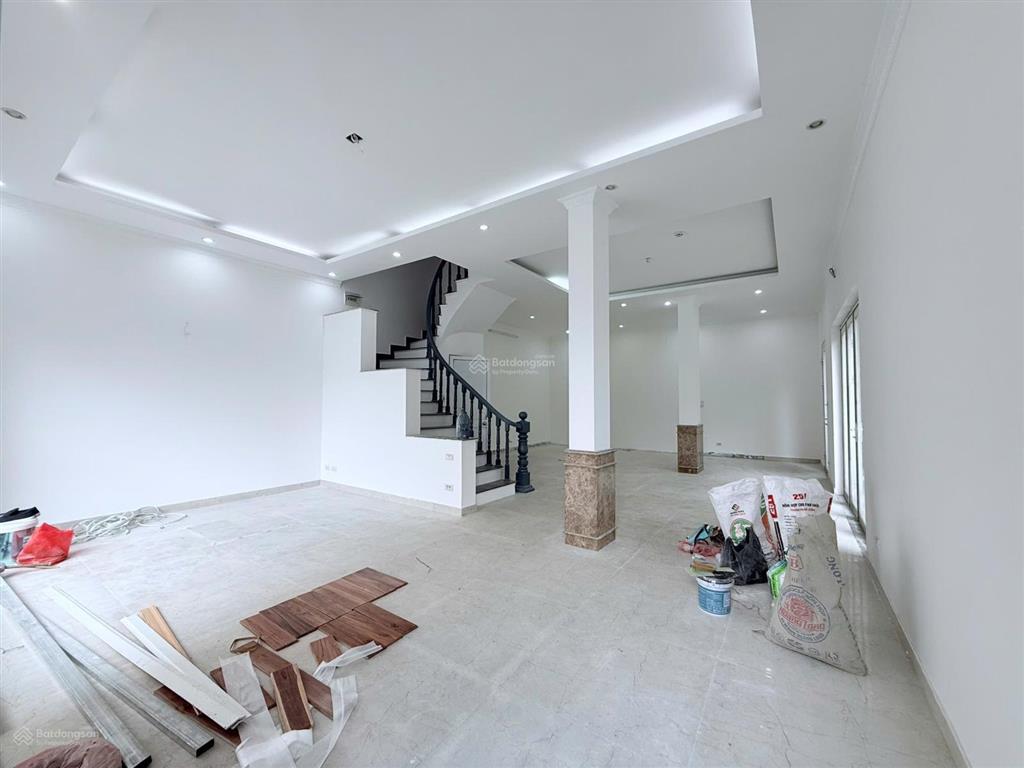 Cho thuê lk đường phạm hùng  gần bến xe mỹ đình. dt 140m2, 4 tầng. mt 8m. ô tô tránh đỗ