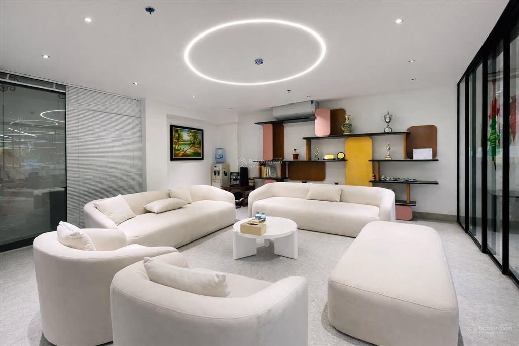 Đỉnh cao trong làng hoa hậu, mặt phố linh lang, tòa căn hộ 9 tầng, mt 11m, dt 102m², 67,5 tỷ