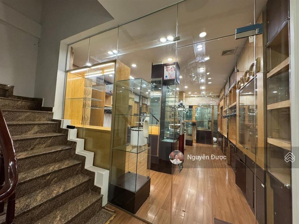 Mặt phố quận đống đa, thái hà,dt 48/60m, mt 6.2m, 6 tầng, nhà xây chắc chắn, vỉa hè 3m, không qh
