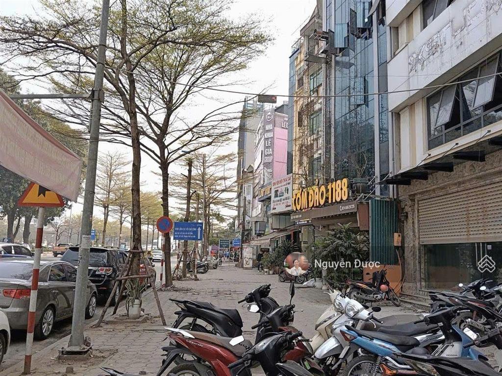 Mặt phố đường láng, đống đa, vị trí đẹp nhất phố, dt 110m2, mt 7m, 3 tầng, lô góc, chỉ 68.5 tỷ