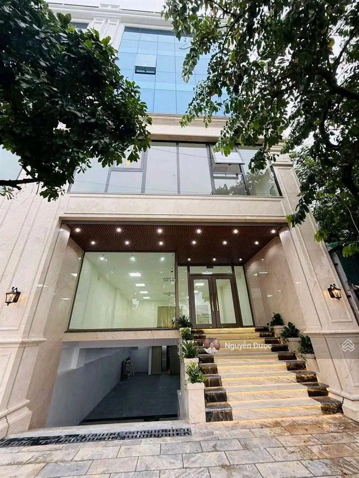 Mặt phố nguyễn chí thanh, đống đa, sát vincom, building 9 tầng, dt 115/135m, cho thuê 3 tỷ/năm