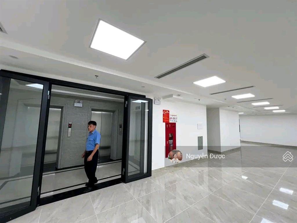 Mặt phố đống đa quận, view hồ, dt 400m, mt 14m, 10 tầng, 2 hầm, 2 thang máy, dòng tiền 7.2 tỷ/ năm