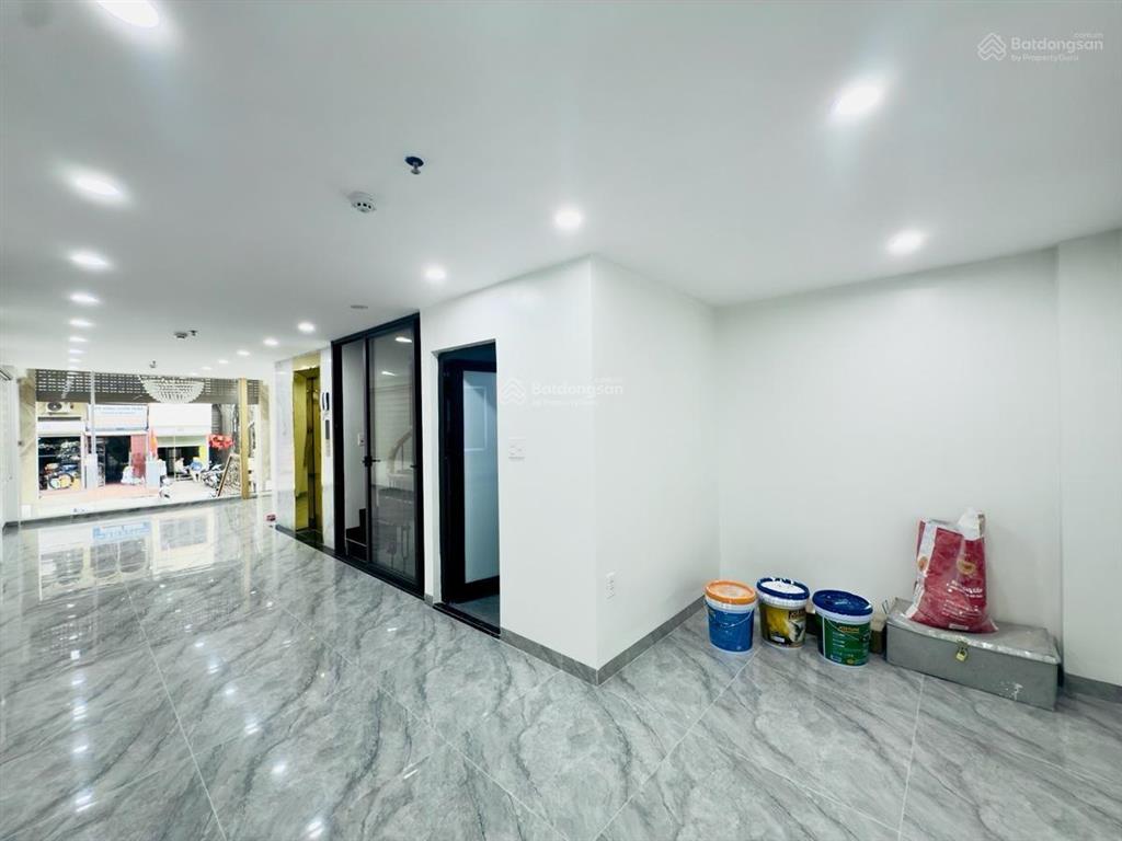 Mặt phố đê la thành, ô chợ dừa, 74m tòa 8 tầng, có hầm, lô góc, 3 thoáng, sổ vuông, chủ thiện chí