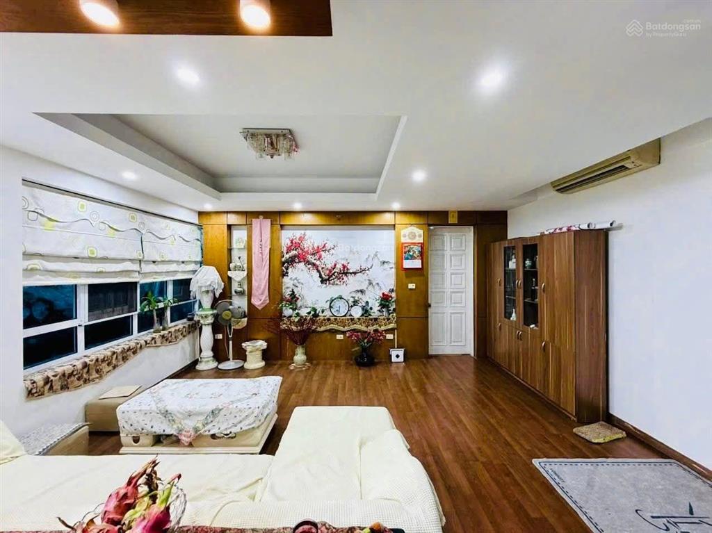 Mặt phố quận thanh xuân quận, trường chinh, nguyễn lân, dt 76/100m, mặt tiền 12m, lô góc, sổ vuông