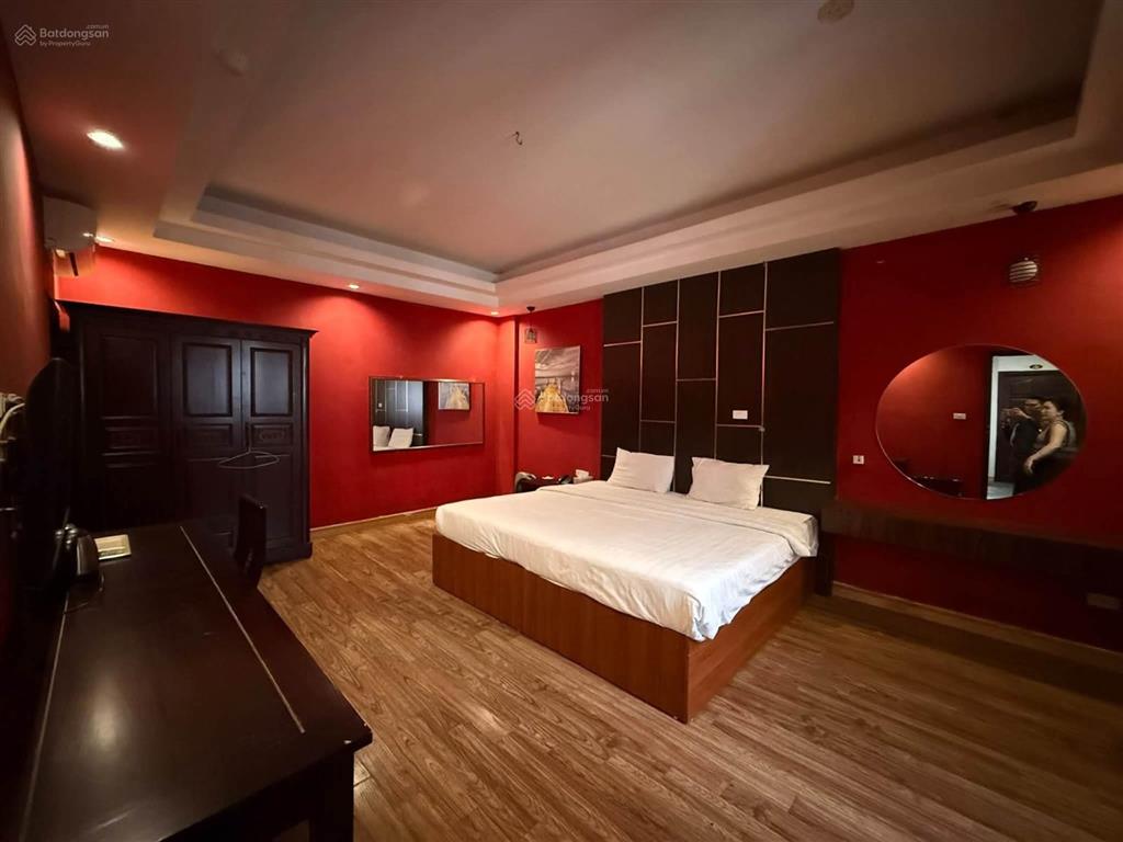 Mặt phố bùi thị xuân, hai bà trưng, dt 120/125m2, 11 tầng, mặt tiền 6.5m, sổ vuông