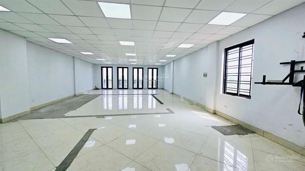 Mặt hồ ô đồng lầm, đống đa, view hồ, tòa nhà sừng sững, diện tích 155m, mặt tiền 8.5m,9 tầng,oto do