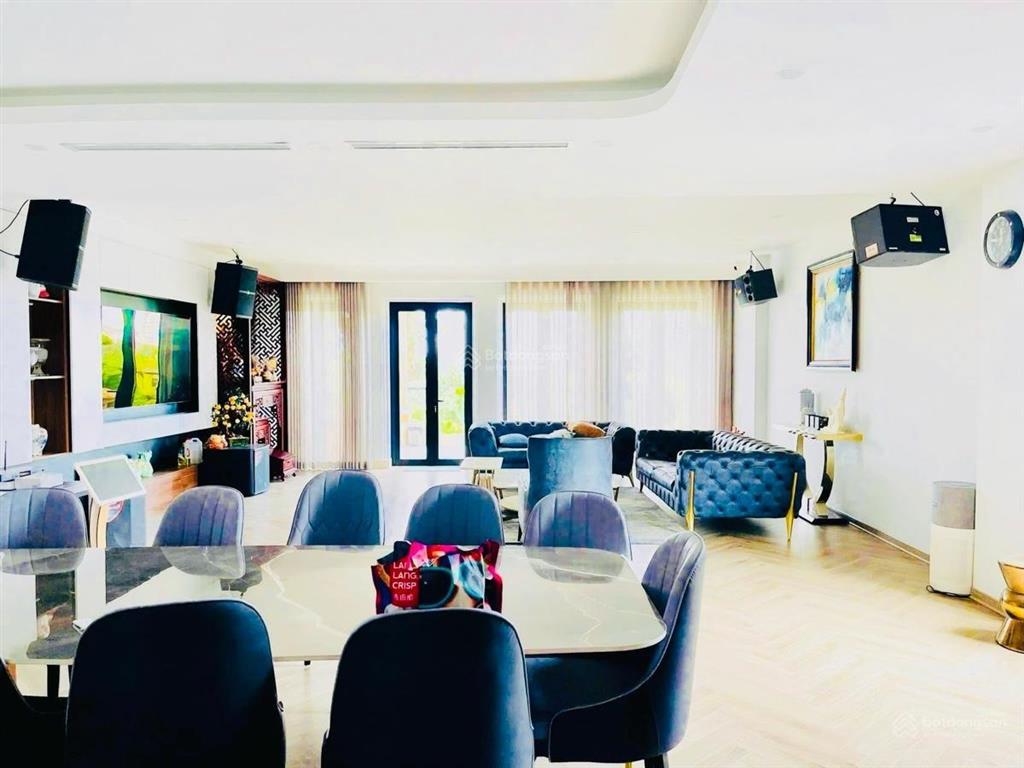 Mặt hồ ô đồng lầm, đống đa, view hồ, tòa nhà sừng sững, diện tích 155m, mặt tiền 8.5m,9 tầng,oto do