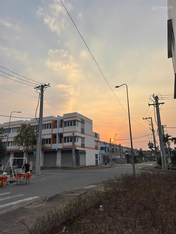 Bán nhà 1 trệt 1 lầu giá tốt nhất khu đô thị , sổ sẵn có thể vay bank 80% giá trị