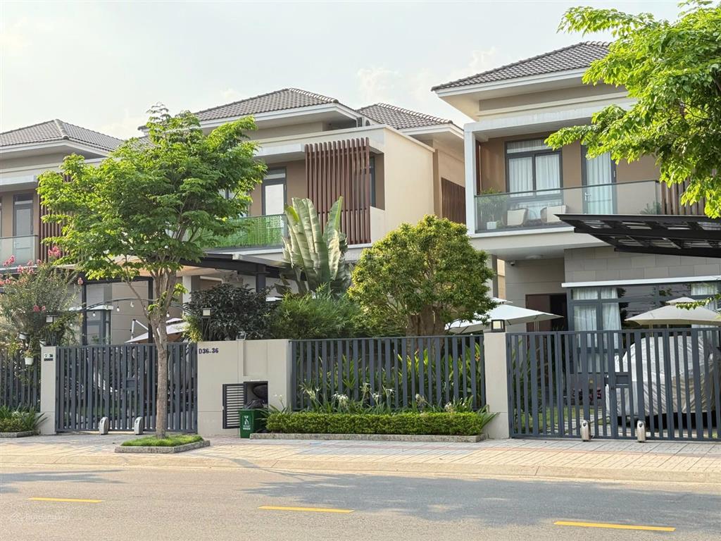 Biệt thự đơn lập siêu đẹp kđt sun casa central . cách highland vài bước chân . tiện ích đầy đủ