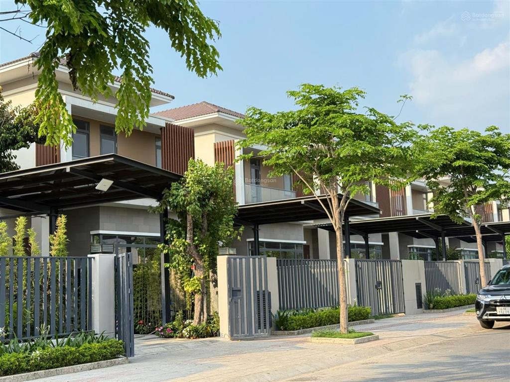 Biệt thự đơn lập siêu đẹp kđt sun casa central . cách highland vài bước chân . tiện ích đầy đủ