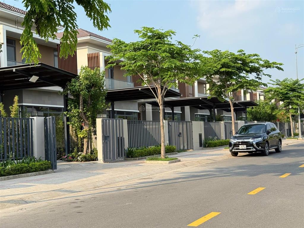 Biệt thự đơn lập siêu đẹp kđt sun casa central . cách highland vài bước chân . tiện ích đầy đủ