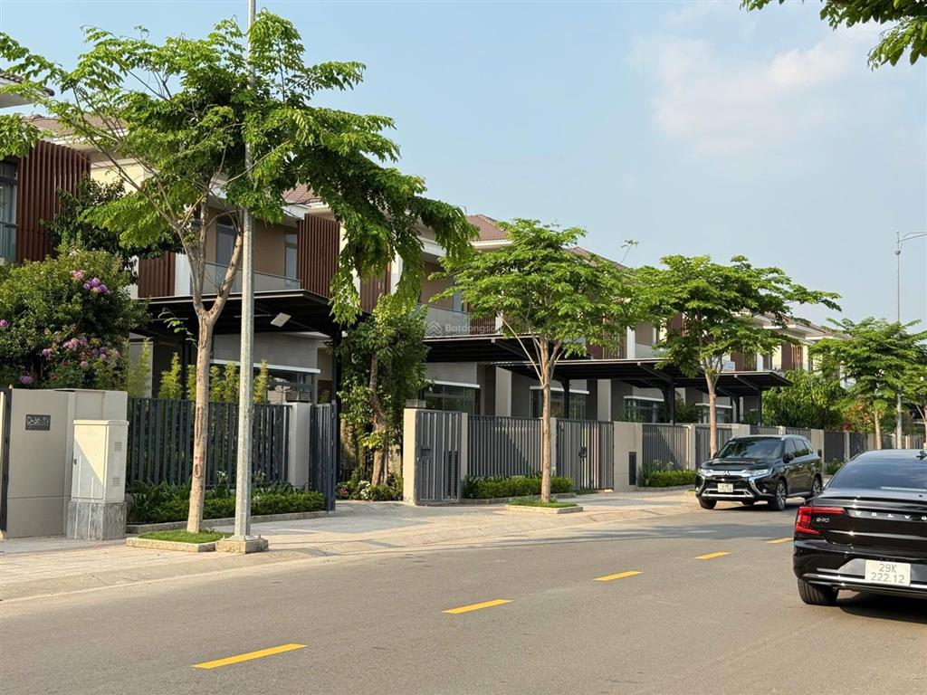 Biệt thự đơn lập siêu đẹp kđt sun casa central . cách highland vài bước chân . tiện ích đầy đủ