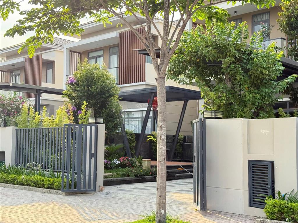 Biệt thự đơn lập siêu đẹp kđt sun casa central . cách highland vài bước chân . tiện ích đầy đủ