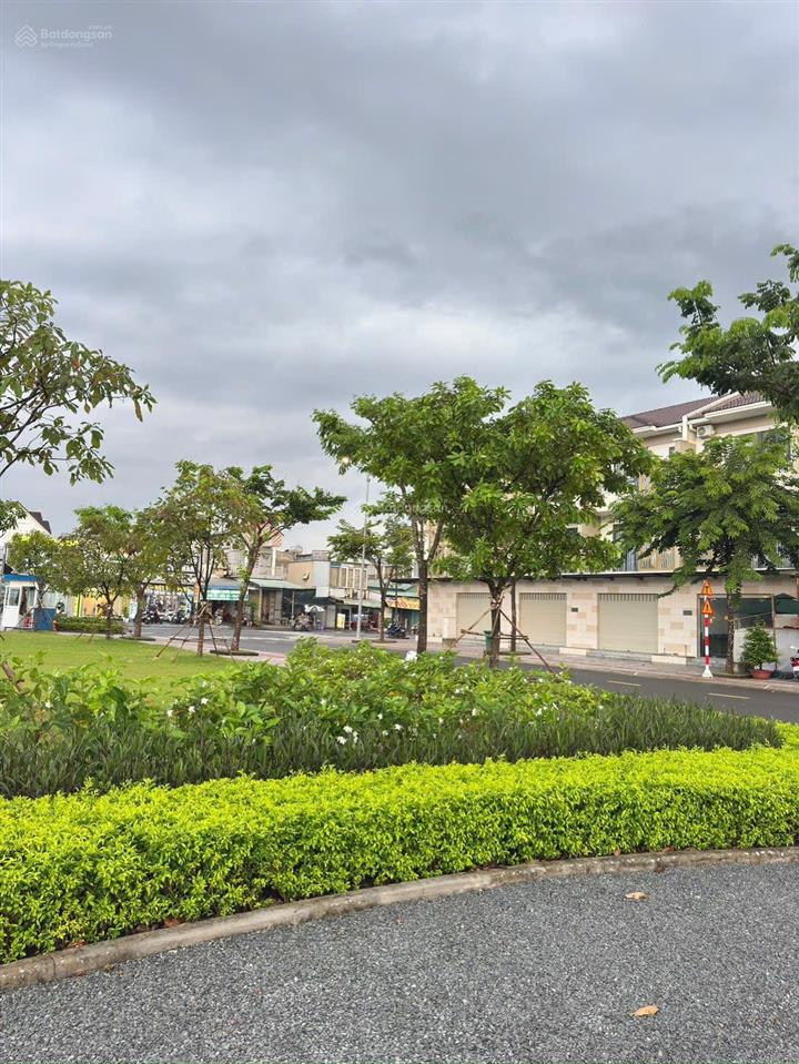 Shophouse 3 tầng giá tốt kdt sun casa central