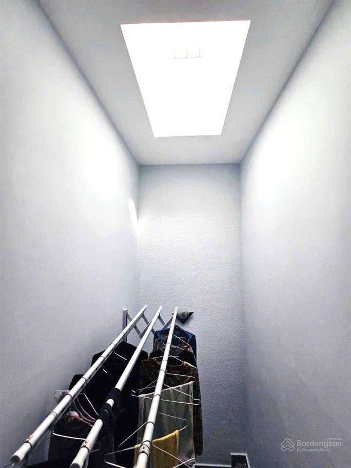 Ngay aeon tân phú hẻm xe hơi  trung tâm sầm uất phường tân quý  dt 42m2 4 tầng  6.x. ty