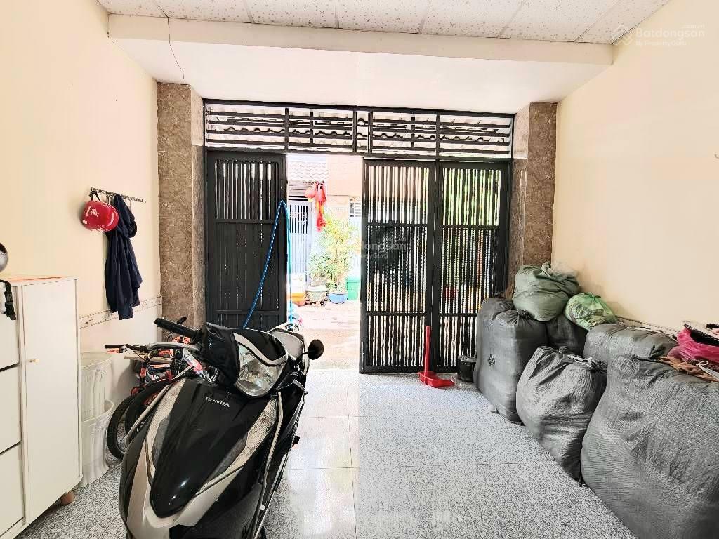 Hẻm xe hơi tránh nhau  ngay chợ tân hương trung tâm tân phú dt 4 x 20 2 tầng chỉ nhỉnh 7 tỷ.