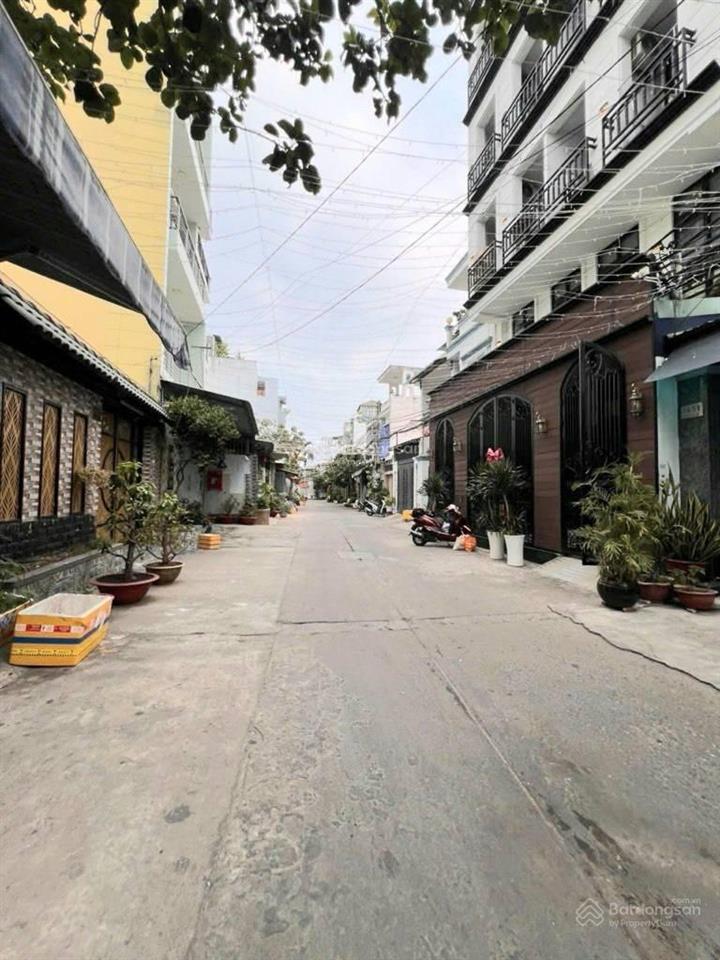 Hẻm xe hơi tránh nhau  ngay chợ tân hương trung tâm tân phú dt 4 x 20 2 tầng chỉ nhỉnh 7 tỷ.