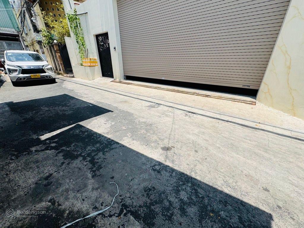 Cạnh nhà ga t3 sát mặt tiền hẻm xe hơi phạm văn bạch tân bình dt 61m2 3 tầng btct nhỉnh 7 tỷ.