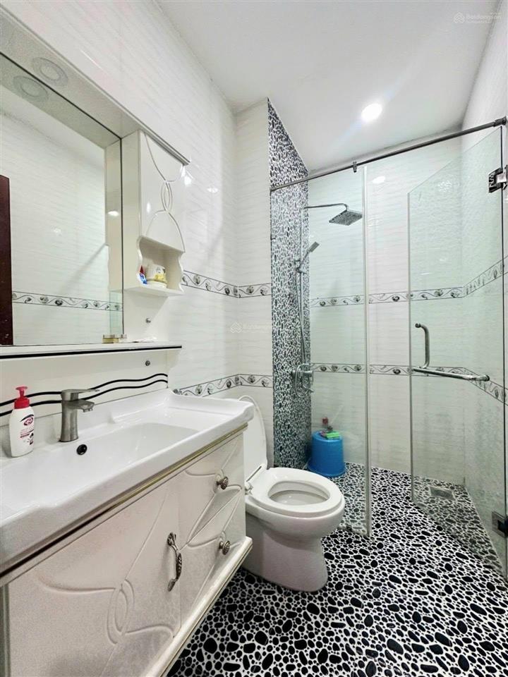 Nhà đẹp ở ngay  khu phân lô đồng bộ cao tầng  hẻm xe hơi phường 15 tân bình  dt 4x14 5 tầng btct