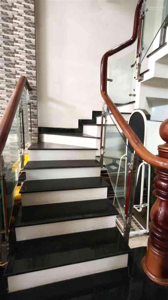 Nhà đẹp ở ngay xe hơi ngủ trong nhà  trần thị trong phường 15 tân bình 4 x 16 5 tầng đúc btct